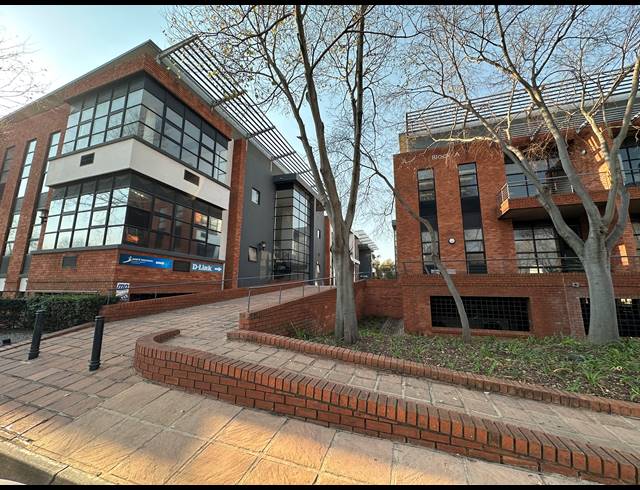 130.70M² OFFICE TO LET IN ECO PARK ESTATE